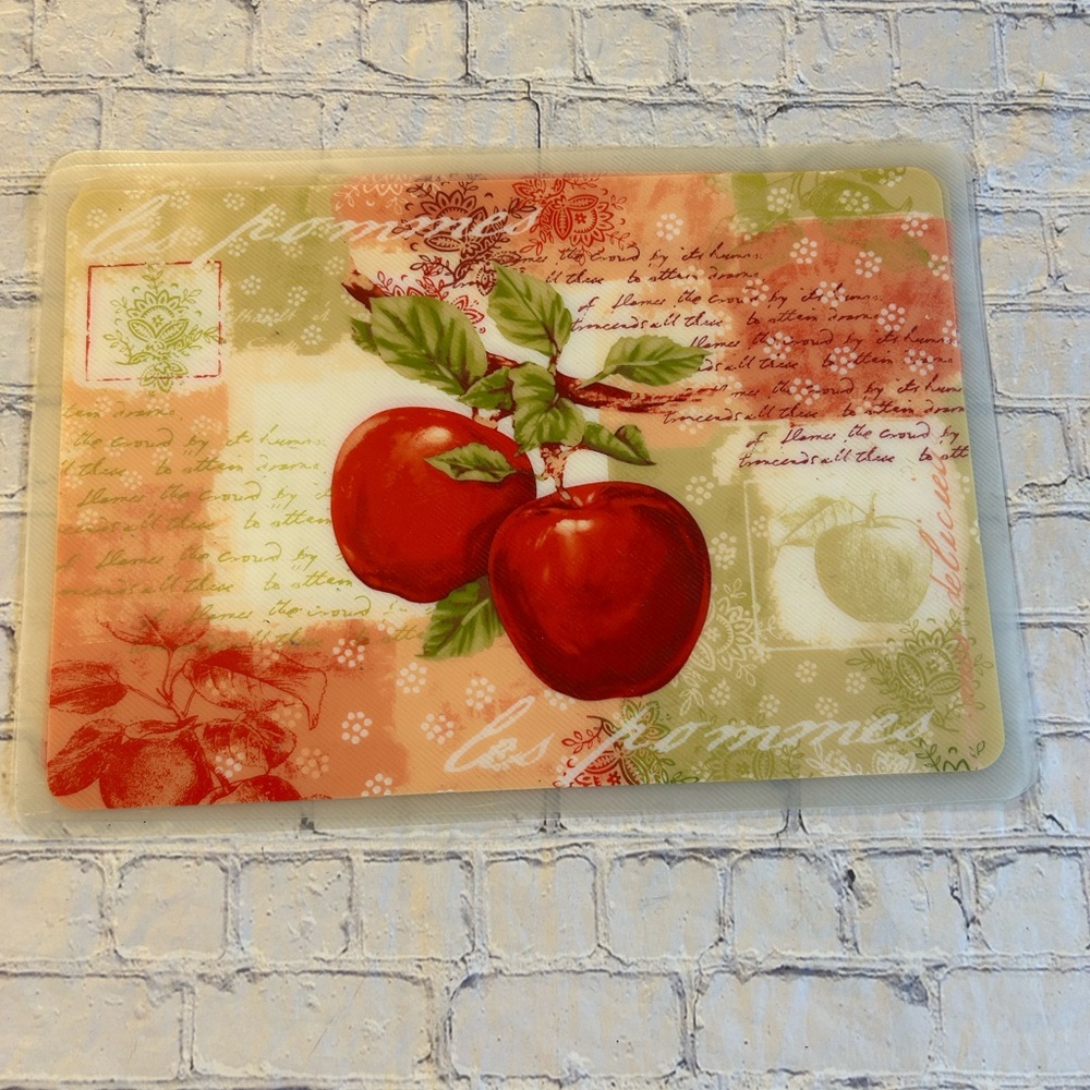 SET OF (4) PLASTIC APPLE THEMED PLACEMATS